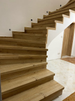  Bukoma schody s nosem z podlahy zakaznika